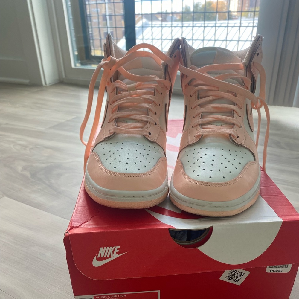 Womens Dunk High Crimson Tint